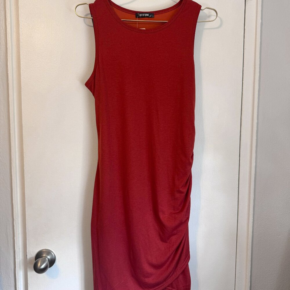 Red Sleeveless Ruched Bodycon Midi Dress – M